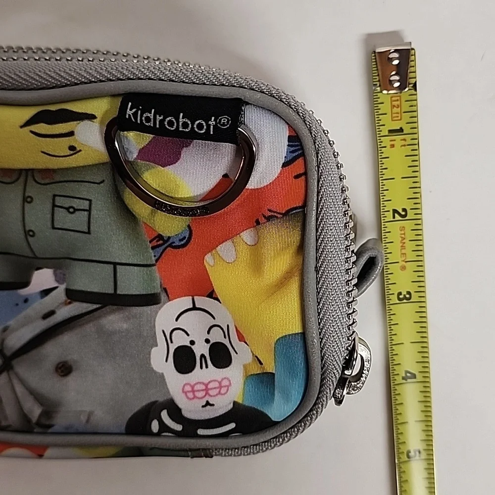 Kidrobot Vintage Rare Y2K Multicolor Pile Up Print Robot Amazing Zip Bag